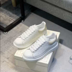 Alexander McQueen Oversized Sneaker - RAS20