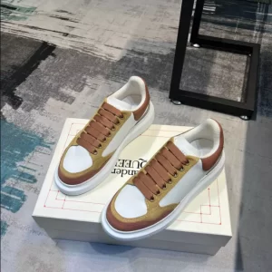 Alexander McQueen Oversized Sneaker - RAS09