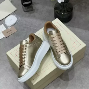 Alexander McQueen Oversized Sneaker - RAS28