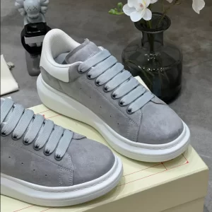 Alexander McQueen Oversized Sneaker - RAS31