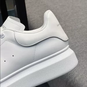 Alexander McQueen Oversized Sneaker - RAS10