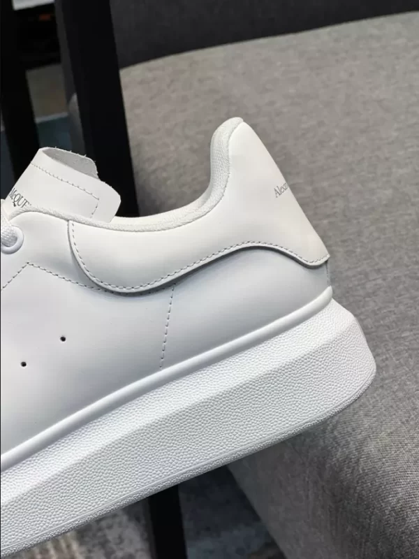 Alexander McQueen Oversized Sneaker - RAS10