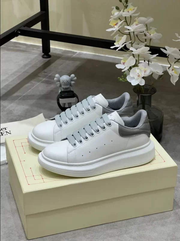 Alexander McQueen Oversized Sneaker - RAS39