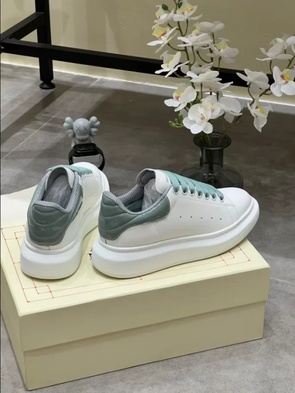 Alexander McQueen Oversized Sneaker - RAS40