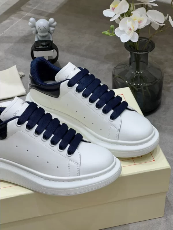 Alexander McQueen Oversized Sneaker - RAS41