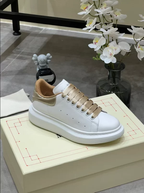 Alexander McQueen Oversized Sneaker - RAS42