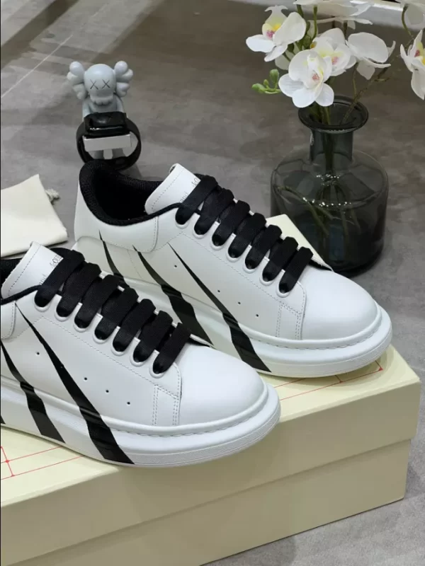 Alexander McQueen Oversized Sneaker - RAS45