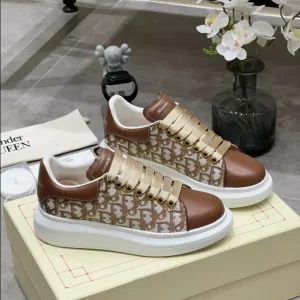 Alexander McQueen Oversized Sneaker - RAS54