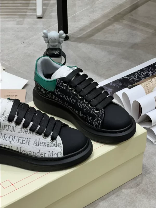 Alexander McQueen Oversized Sneaker - RAS62