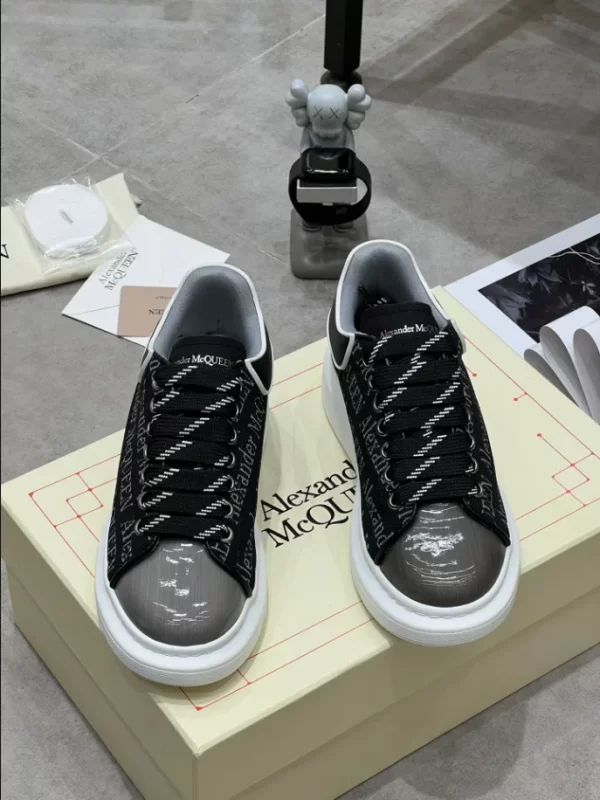 Alexander McQueen Oversized Sneaker - RAS63