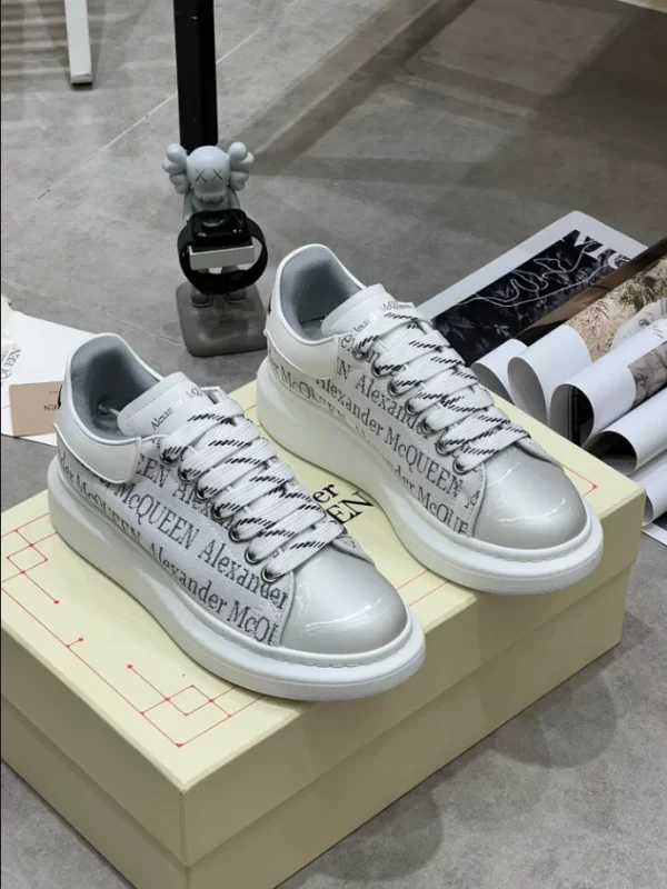 Alexander McQueen Oversized Sneaker - RAS65