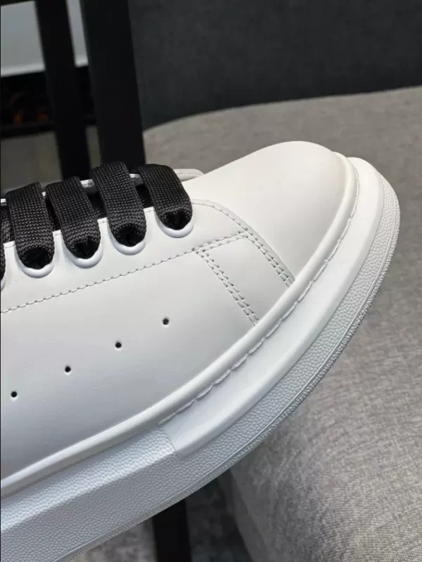 Alexander McQueen Oversized Sneaker - RAS14