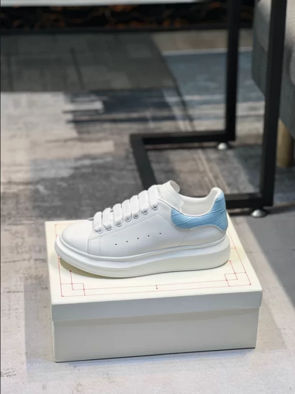 Alexander McQueen Oversized Sneaker - RAS16