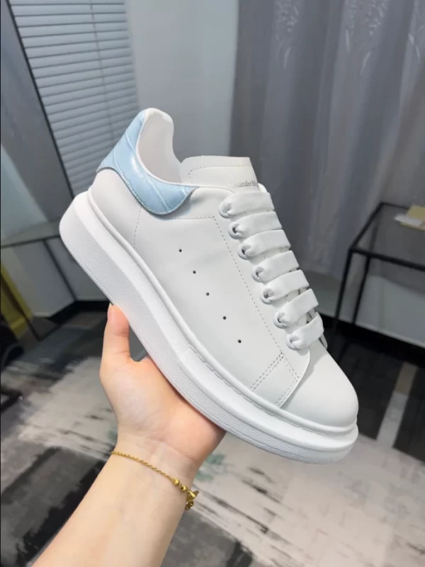 Alexander McQueen Oversized Sneaker - RAS16