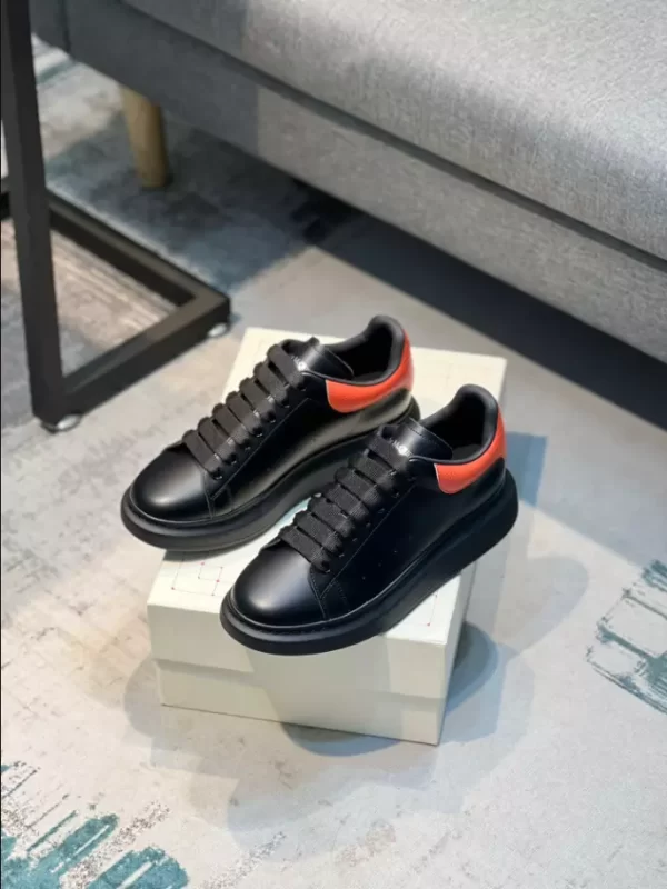 Alexander McQueen Oversized Sneaker - RAS22