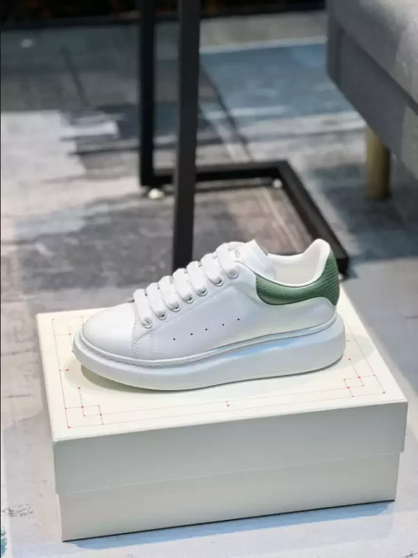 Alexander McQueen Oversized Sneaker - RAS26