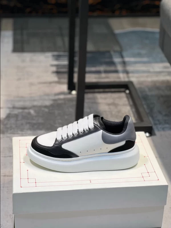 Alexander McQueen Oversized Sneaker - RAS08