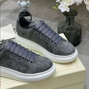 Alexander McQueen Oversized Sneaker - RAS32