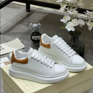 Alexander McQueen Oversized Sneaker - RAS37