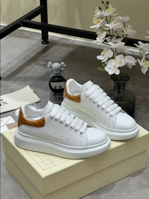 Alexander McQueen Oversized Sneaker - RAS37