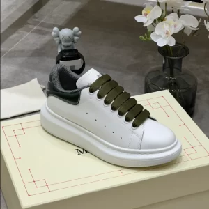 Alexander McQueen Oversized Sneaker - RAS38