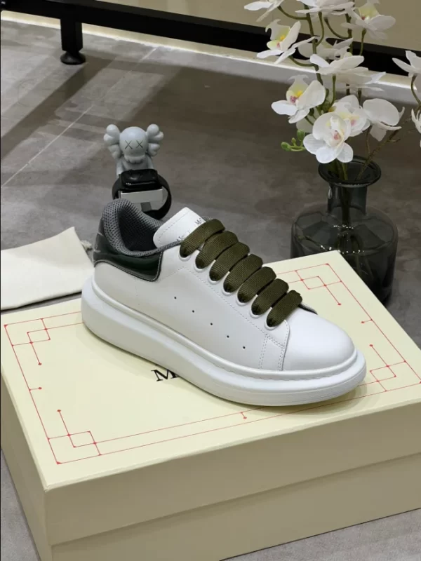 Alexander McQueen Oversized Sneaker - RAS38