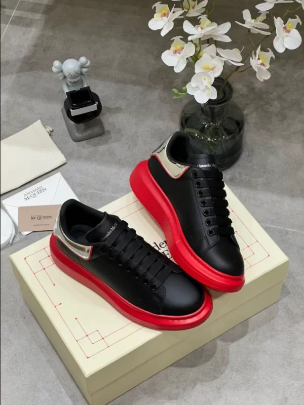 Alexander McQueen Oversized Sneaker - RAS27