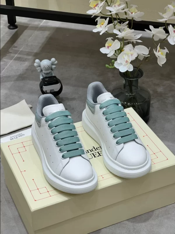 Alexander McQueen Oversized Sneaker - RAS40