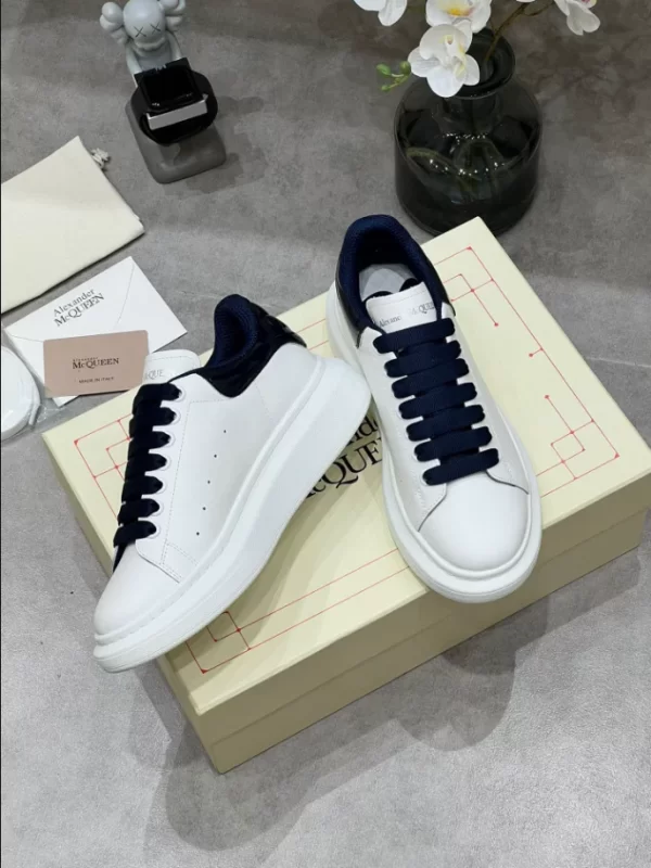 Alexander McQueen Oversized Sneaker - RAS41