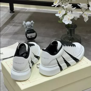 Alexander McQueen Oversized Sneaker - RAS45