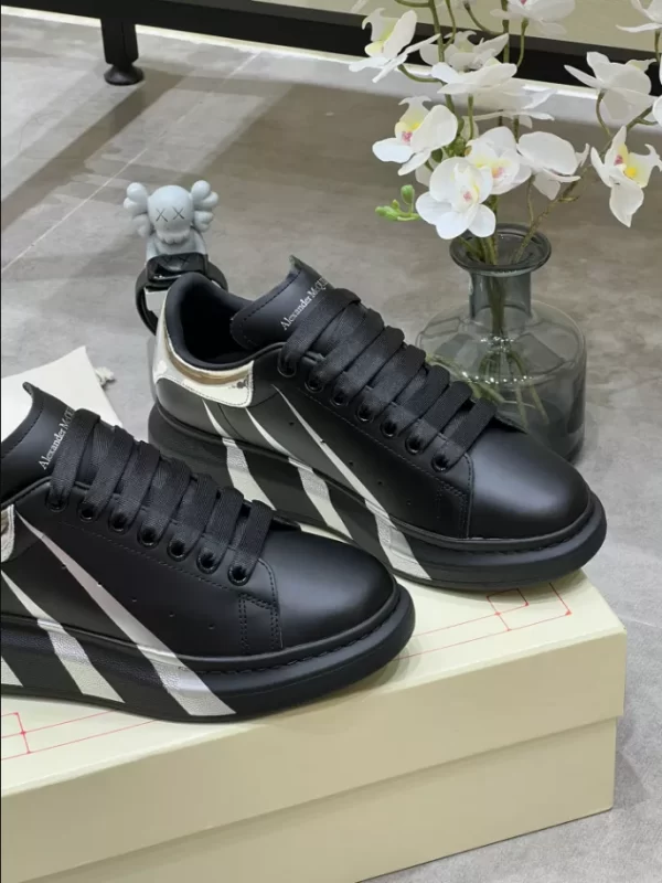 Alexander McQueen Oversized Sneaker - RAS46