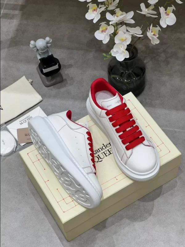 Alexander McQueen Oversized Sneaker - RAS47