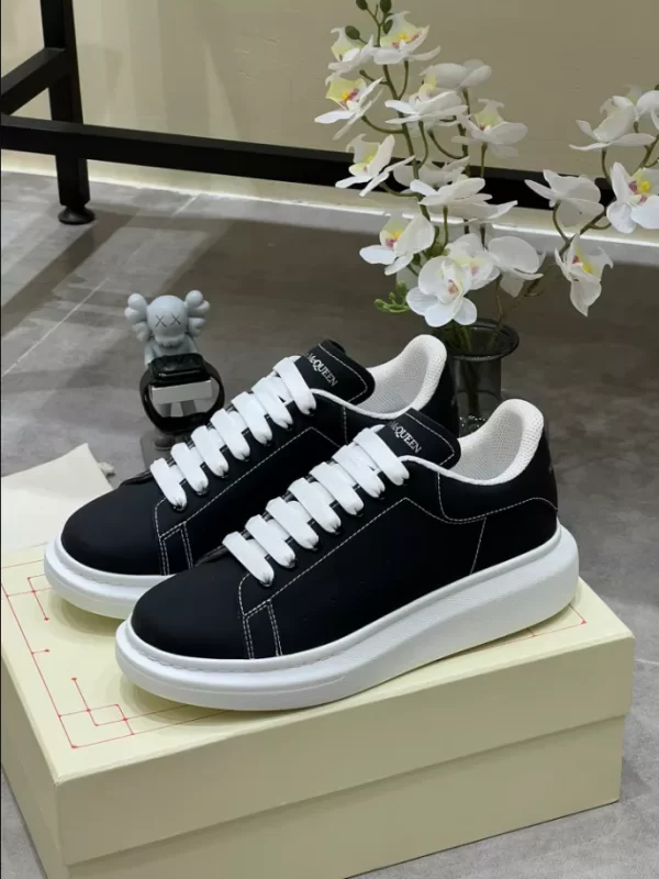 Alexander McQueen Oversized Sneaker - RAS48