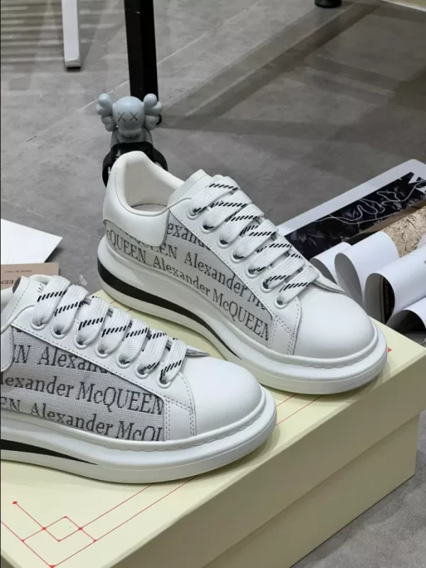 Alexander McQueen Oversized Sneaker - RAS58