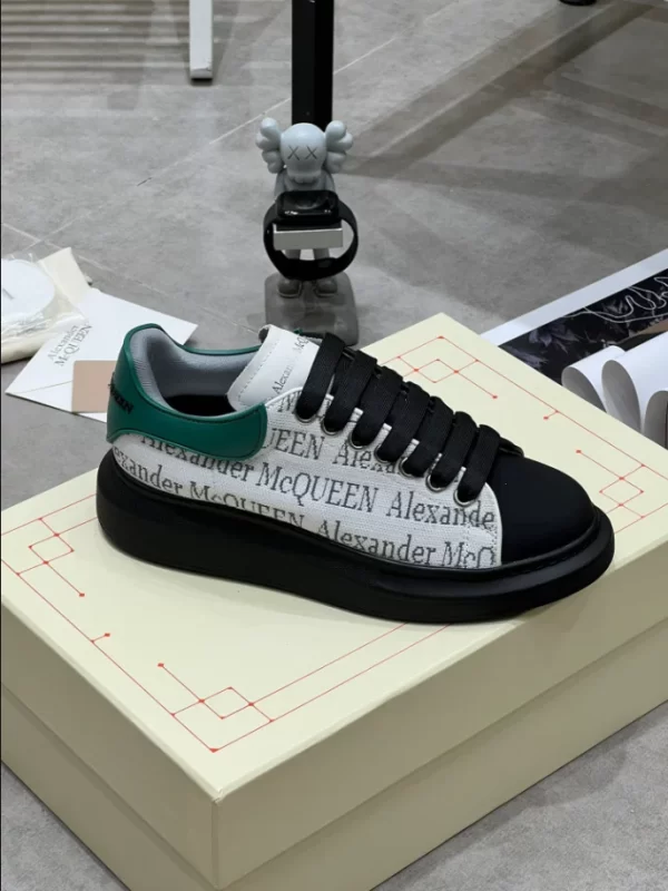 Alexander McQueen Oversized Sneaker - RAS62