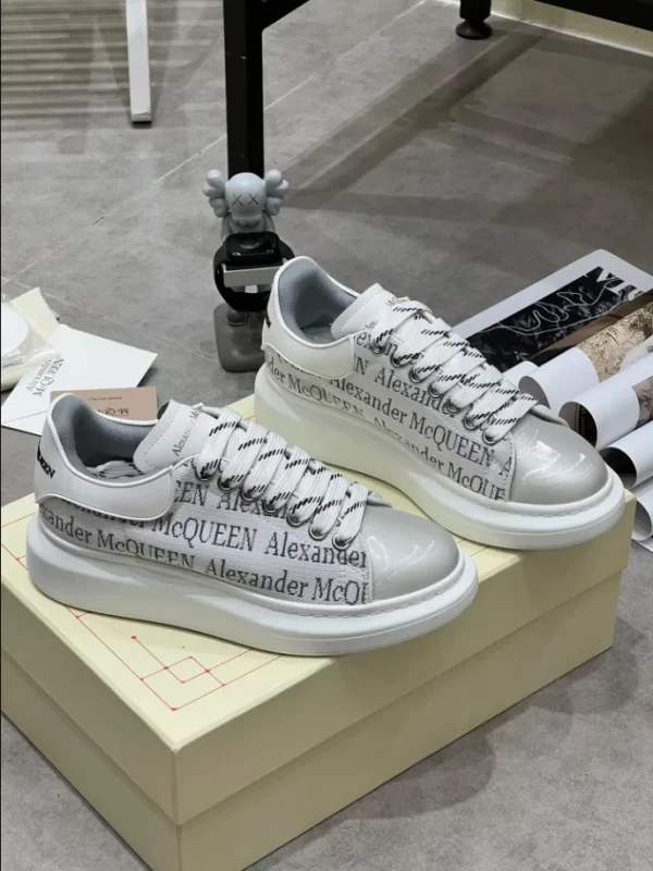 Alexander McQueen Oversized Sneaker - RAS65