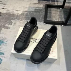 Alexander McQueen Oversized Sneaker - RAS15