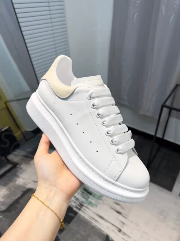 Alexander McQueen Oversized Sneaker - RAS20