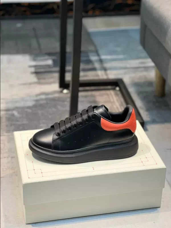 Alexander McQueen Oversized Sneaker - RAS22