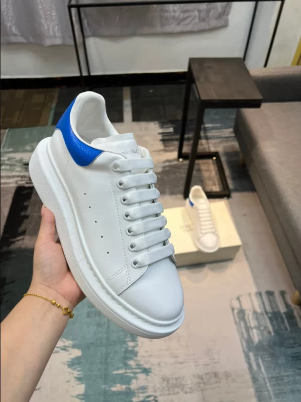 Alexander McQueen Oversized Sneaker - RAS25