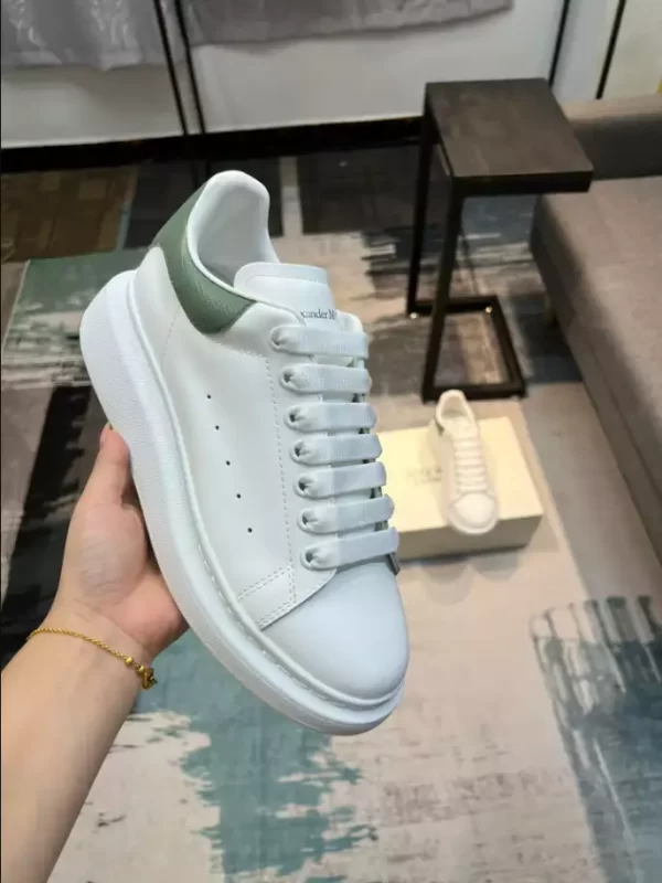 Alexander McQueen Oversized Sneaker - RAS26