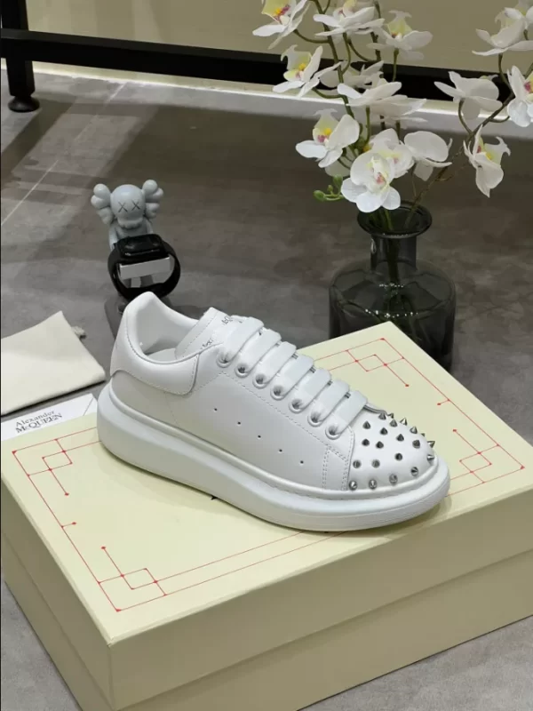 Alexander McQueen Oversized Sneaker - RAS29