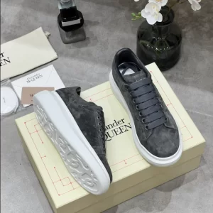 Alexander McQueen Oversized Sneaker - RAS32