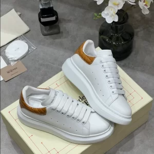 Alexander McQueen Oversized Sneaker - RAS37