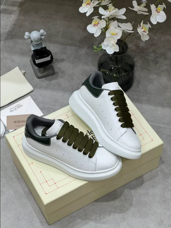 Alexander McQueen Oversized Sneaker - RAS38