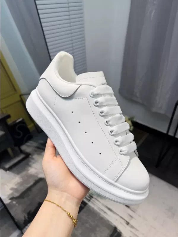 Alexander McQueen Oversized Sneaker - RAS10