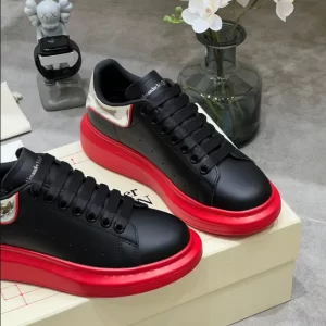 Alexander McQueen Oversized Sneaker - RAS27