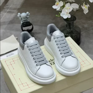 Alexander McQueen Oversized Sneaker - RAS39