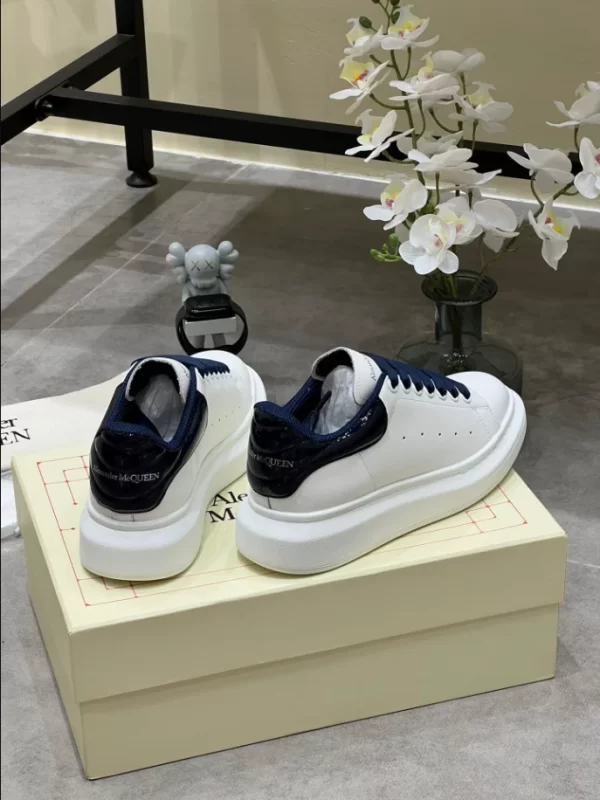 Alexander McQueen Oversized Sneaker - RAS41