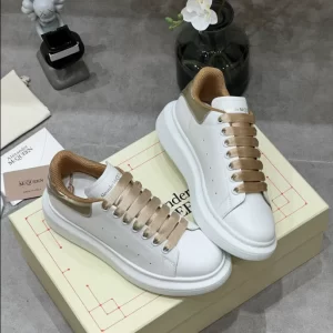 Alexander McQueen Oversized Sneaker - RAS42